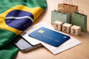 Cartão de Crédito azul apoiado sobre recibo fiscal e smartphone, com bandeira do Brasil ao fundo e sacolas de compras ao lado de blocos numerados 1, 2 e 3, simbolizando etapas de pagamento, organização de despesas e uso estratégico do Cartão de Crédito no planejamento financeiro brasileiro.
